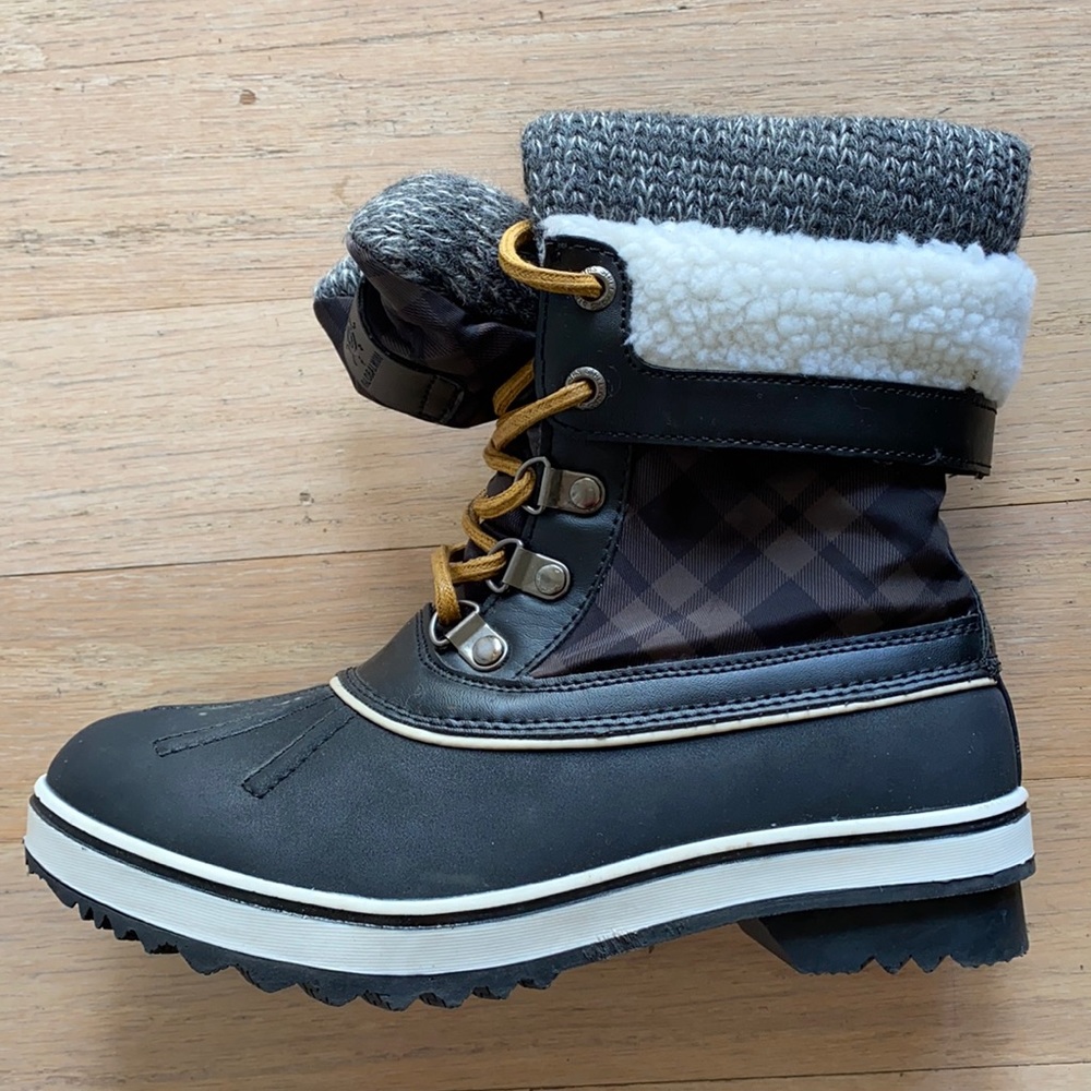 Globalwin fleece lined snow boots in size 6.5